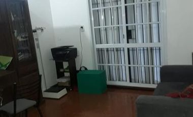 Casa de 5 amb. c/cochera p/2 autos y fondo libre en Temperley Este