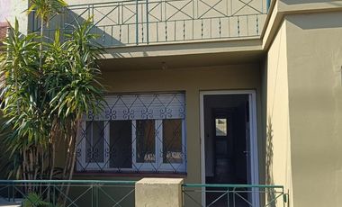 Casa totalmente reciclada con local independiente ubicado en ochava