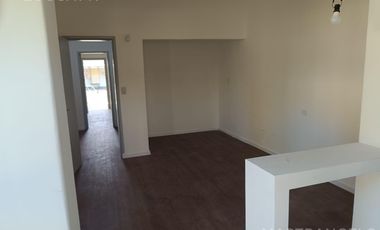 Casa totalmente reciclada con local independiente ubicado en ochava