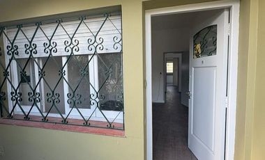 Casa totalmente reciclada con local independiente ubicado en ochava