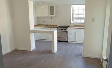 Casa totalmente reciclada con local independiente ubicado en ochava