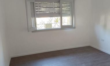 Casa totalmente reciclada con local independiente ubicado en ochava