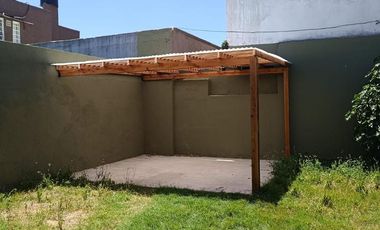 Casa totalmente reciclada con local independiente ubicado en ochava