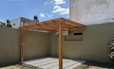 Casa totalmente reciclada con local independiente ubicado en ochava