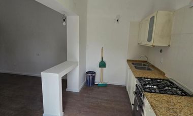 Casa totalmente reciclada con local independiente ubicado en ochava