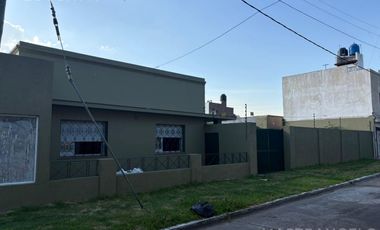 Casa totalmente reciclada con local independiente ubicado en ochava