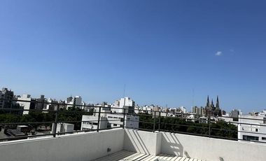 Venta de Departamento de dos dormitorios y cochera en La Plata.