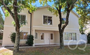 Casa en venta en Barrio Bermudas - Pilar