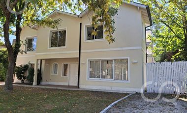 Casa en venta en Barrio Bermudas - Pilar