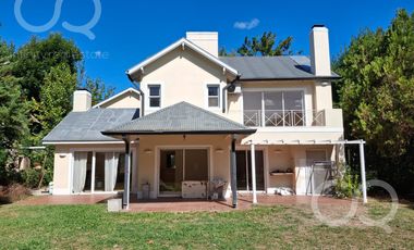 Casa en venta en Barrio Bermudas - Pilar