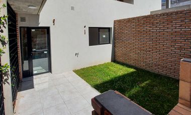 PH  un dormitorio  jardín y parrillero a metros del Río Paraná