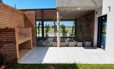 PH  un dormitorio  jardín y parrillero a metros del Río Paraná