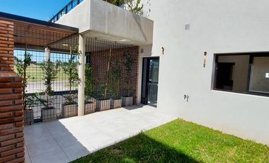 PH  un dormitorio  jardín y parrillero a metros del Río Paraná