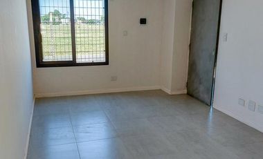PH  un dormitorio  jardín y parrillero a metros del Río Paraná