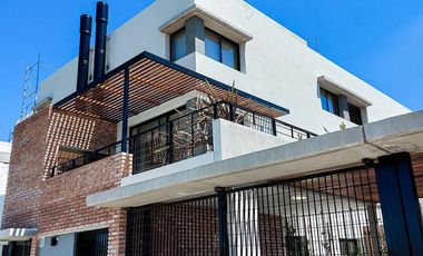 PH  un dormitorio  jardín y parrillero a metros del Río Paraná