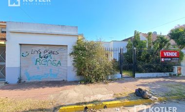 Gran lote de 13x32 con propiedad a demoler o refaccionar