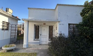 Gran lote de 13x32 con propiedad a demoler o refaccionar