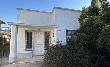 Gran lote de 13x32 con propiedad a demoler o refaccionar