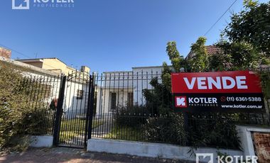 Gran lote de 13x32 con propiedad a demoler o refaccionar
