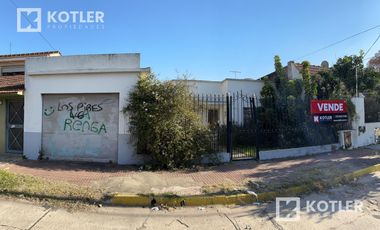 Gran lote de 13x32 con propiedad a demoler o refaccionar