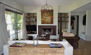 BAYUGAR PROPIEDADES/ LINDISIMA CASA EN VENTA EN LA EMILIA