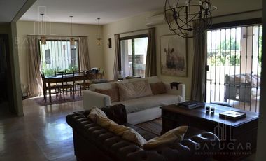 BAYUGAR PROPIEDADES/ LINDISIMA CASA EN VENTA EN LA EMILIA