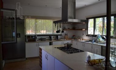 BAYUGAR PROPIEDADES/ LINDISIMA CASA EN VENTA EN LA EMILIA