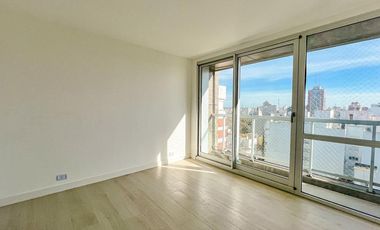 Venta departamento de 3 ambientes con cochera a estrenar, Royal Park, zona La Perla