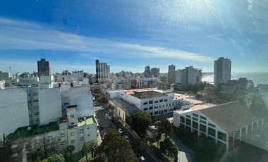Venta departamento de 3 ambientes con cochera a estrenar, Royal Park, zona La Perla
