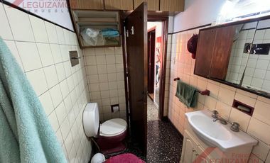 OPORTUNIDAD - CERCA DEL MERCADO CENTRAL - CON GALPON INDEPENDIENTE - COCHERA