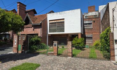 Propiedad única con dos PH y gran potencial — Ideal inversión o refacción total- En Venta