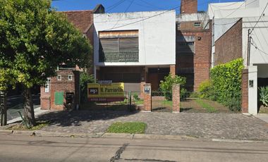 Propiedad única con dos PH y gran potencial — Ideal inversión o refacción total- En Venta