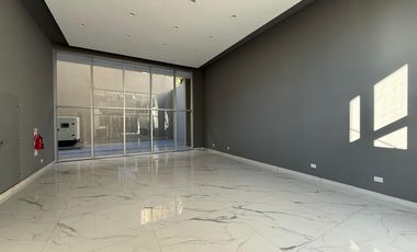 Venta - 3 ambientes de categoría - Cochera cubierta - 87 m2 - Plaza Conesa, Quilmes.