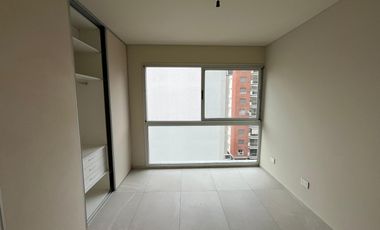 Venta - 3 ambientes de categoría - Cochera cubierta - 87 m2 - Plaza Conesa, Quilmes.