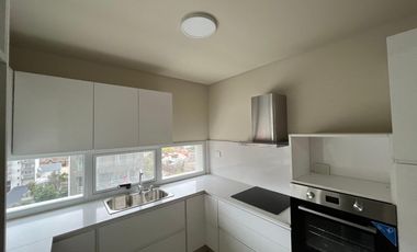 Venta - 3 ambientes de categoría - Cochera cubierta - 87 m2 - Plaza Conesa, Quilmes.