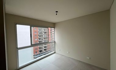 Venta - 3 ambientes de categoría - Cochera cubierta - 87 m2 - Plaza Conesa, Quilmes.