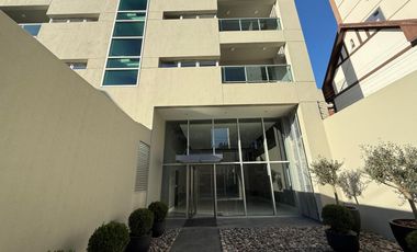 Venta - 3 ambientes de categoría - Cochera cubierta - 87 m2 - Plaza Conesa, Quilmes.