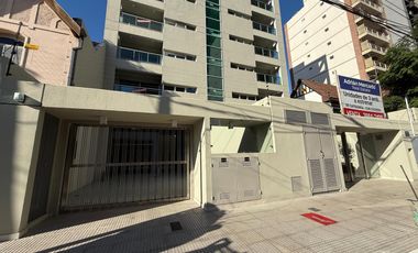 Venta - 3 ambientes de categoría - Cochera cubierta - 87 m2 - Plaza Conesa, Quilmes.