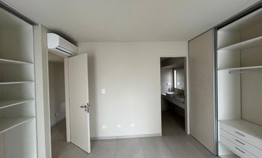 Venta - 3 ambientes de categoría - Cochera cubierta - 87 m2 - Plaza Conesa, Quilmes.