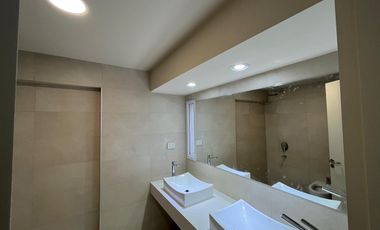 Venta - 3 ambientes de categoría - Cochera cubierta - 87 m2 - Plaza Conesa, Quilmes.