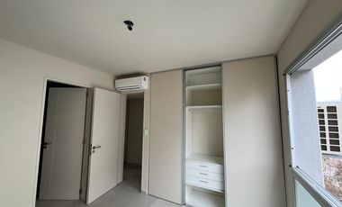 Venta - 3 ambientes de categoría - Cochera cubierta - 87 m2 - Plaza Conesa, Quilmes.
