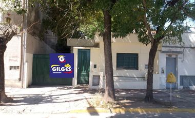 Venta  Casa 3 Amb. S/Lote 8.66x25M² en Ramos Mejia    A Refaccionar