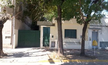 Venta  Casa 3 Amb. S/Lote 8.66x25M² en Ramos Mejia    A Refaccionar