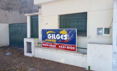 Venta  Casa 3 Amb. S/Lote 8.66x25M² en Ramos Mejia    A Refaccionar