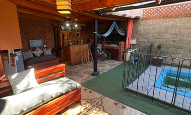 Casa en venta c/ estacionamiento en Valle Lo Campino
