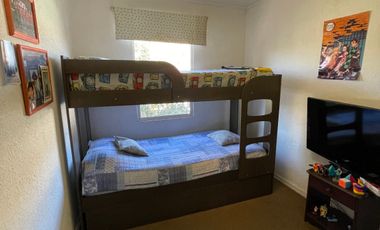 Casa en venta c/ estacionamiento en Valle Lo Campino