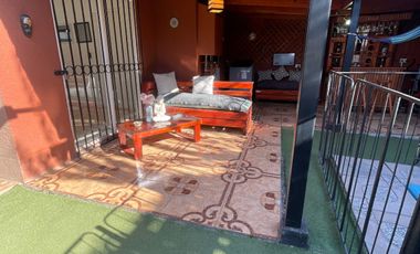 Casa en venta c/ estacionamiento en Valle Lo Campino
