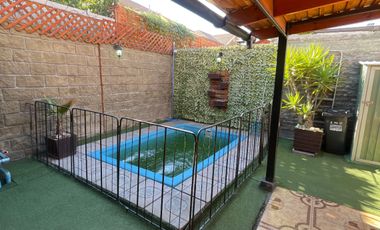 Casa en venta c/ estacionamiento en Valle Lo Campino