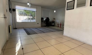 Casa en venta c/ estacionamiento en Valle Lo Campino