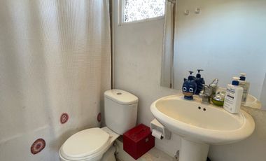 Casa en venta c/ estacionamiento en Valle Lo Campino